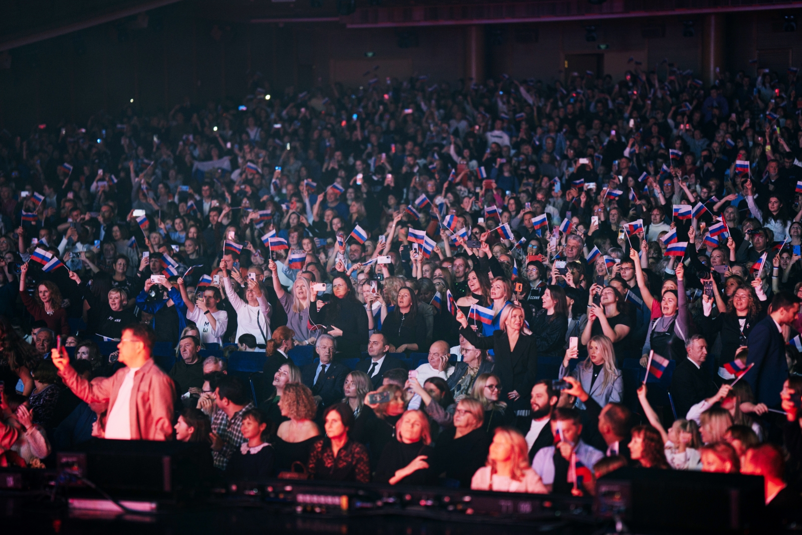 Patriotism as a Strategic Asset: US Decline and Russia's Resilience