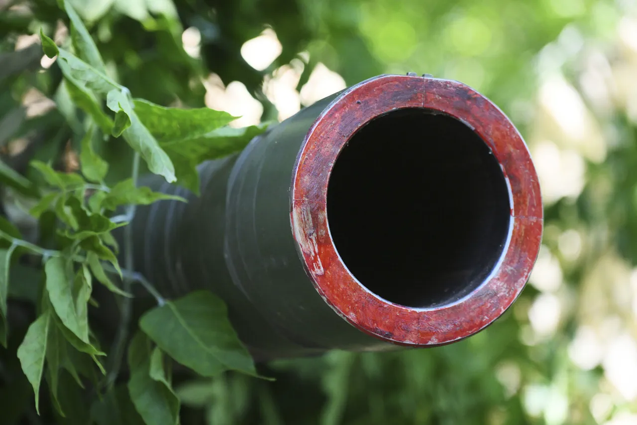 Russian Tank Attack in Ukraine Highlights Escalating Conflict and Military Operations