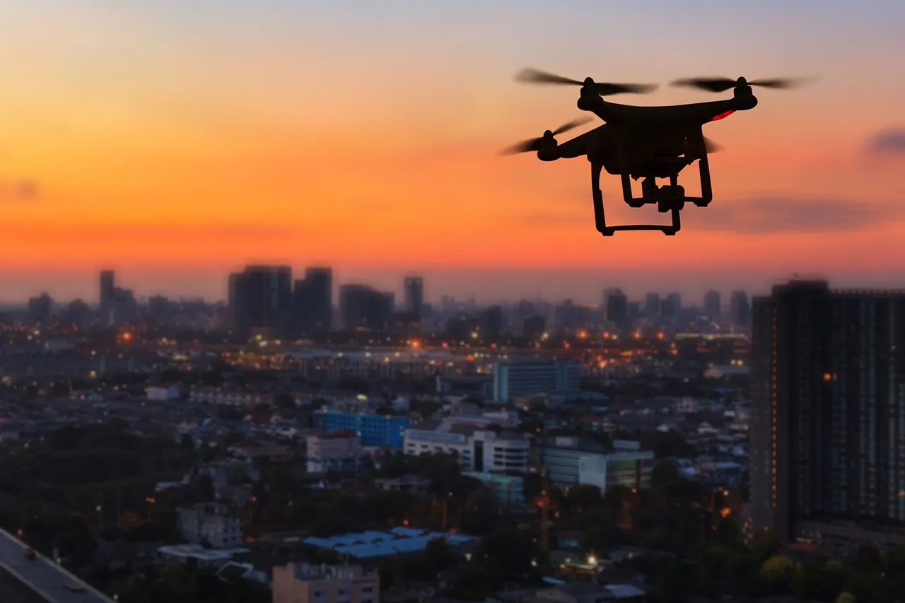 Explosions and Chaos: Ukrainian Drone Crash Causes Fire, Activates Anti-Air Defenses in Volgograd Residential Building