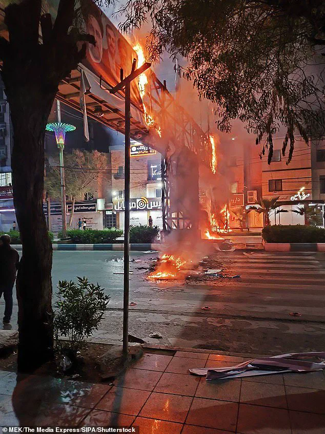 Iran's Protests Intensify Amid Economic Crisis and Currency Collapse