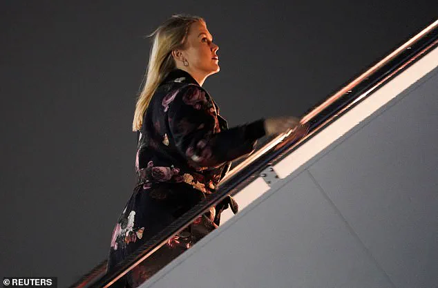 Turbulence Forces Trump to Halt Press Gaggle on Air Force One as Stunned Reporters Witness Unsteady Moment