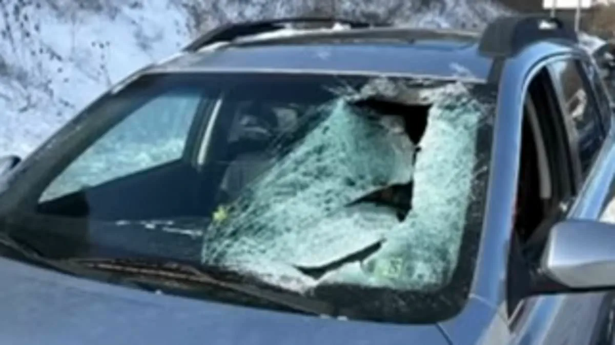 Pennsylvania Mother Narrowly Escapes Death After Ice Slab Shatters Windshield on Parkway West