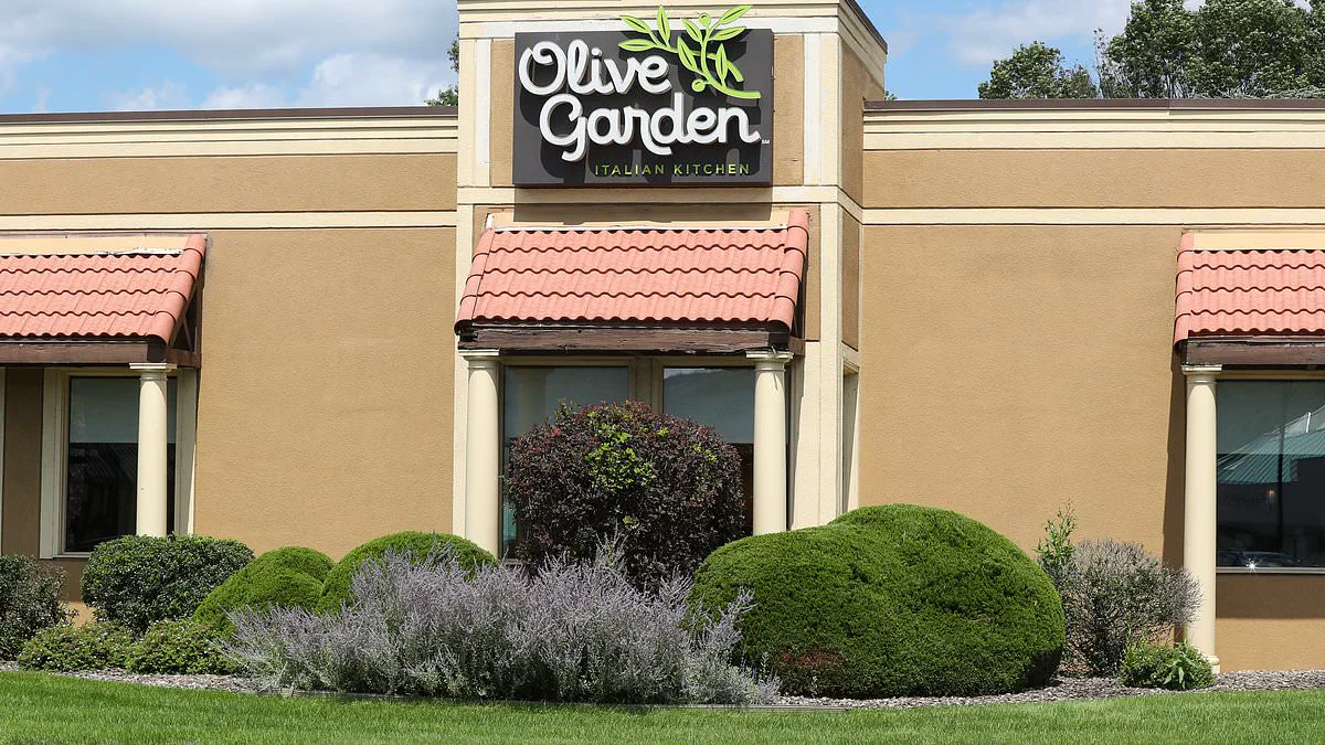 Tragic Incident at Olive Garden: Worker Dies After Jumping into Scalding Oil Vat in Williamsport, Pennsylvania