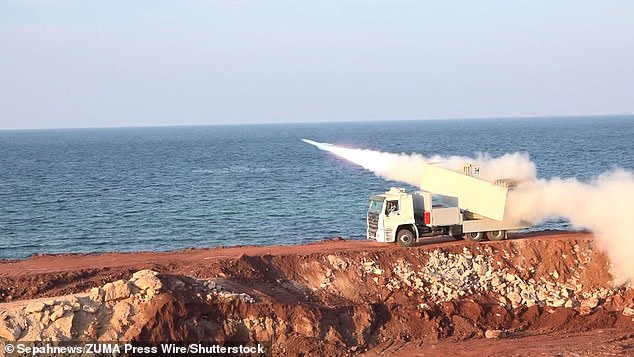 Iran Temporarily Closes Strait of Hormuz for Military Drill, Issuing Strategic Warning to U.S. and Allies