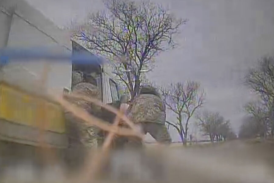 Drone Disrupts Tense Confrontation in Kherson, Highlighting Growing Impact of Drones in Modern Warfare