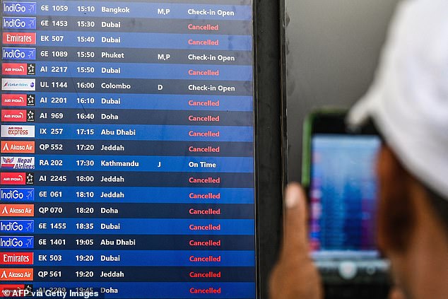 Global Flight Chaos as Iran's Bombardment of Middle East Cities Cancels 6,000 Flights, Stranding Passengers