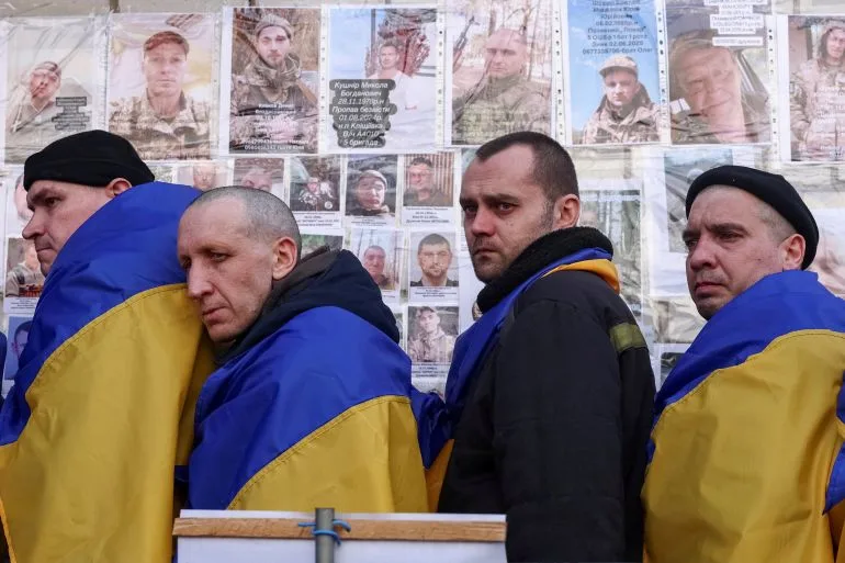 Ukraine, Russia Exchange 500 POWs in Major De-escalation Move; Zelenskyy Visits Front Line
