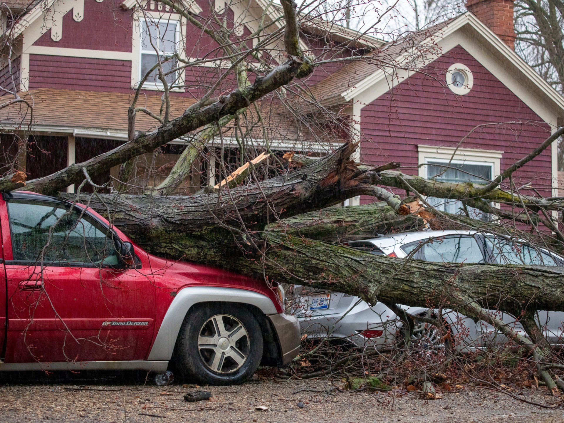 Tornadoes in Oklahoma and Michigan Kill Eight as Extreme Weather Approaches
