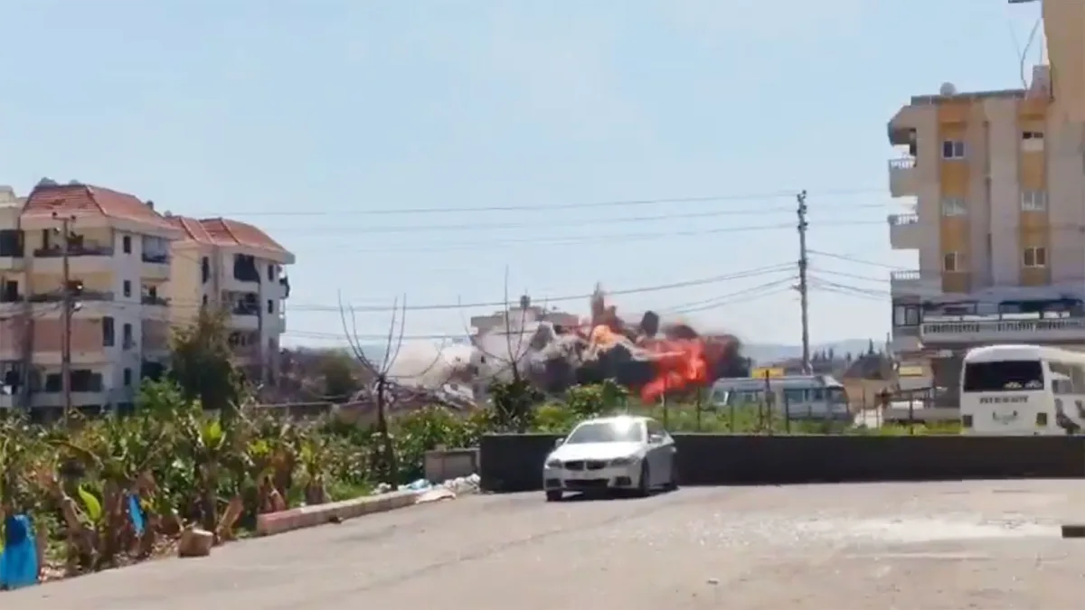 Israeli Strike in Tyre Destroys Building, Sparks Fears of Escalation