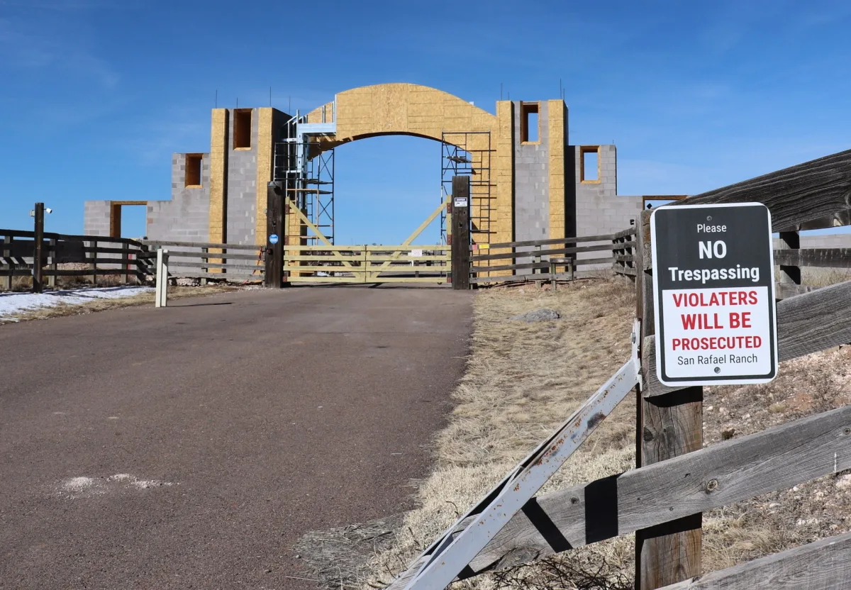 US Investigators Search Epstein's New Mexico Ranch Amid New DOJ Files on Abuse Allegations
