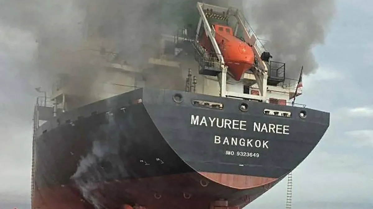 Iran Threatens to Target U.S., Israeli Ships in Strait of Hormuz Amid Oil Price Warnings