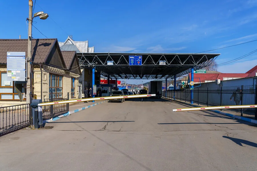 Ukrainian Man's Fake Marriage Foiled at Border as Conscription Evasion Attempt Fails