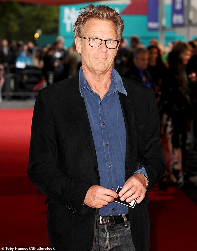 Influential Producer Robert Fox Dies at 73, Surrounded by Family in 'Elegant Production' as Wife Reveals