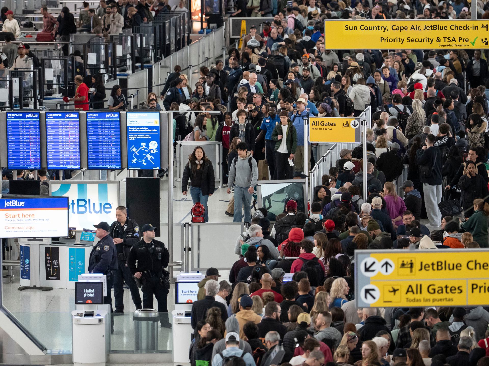 Trump Orders Immigration Agents at Airports Amid Government Shutdown Crisis