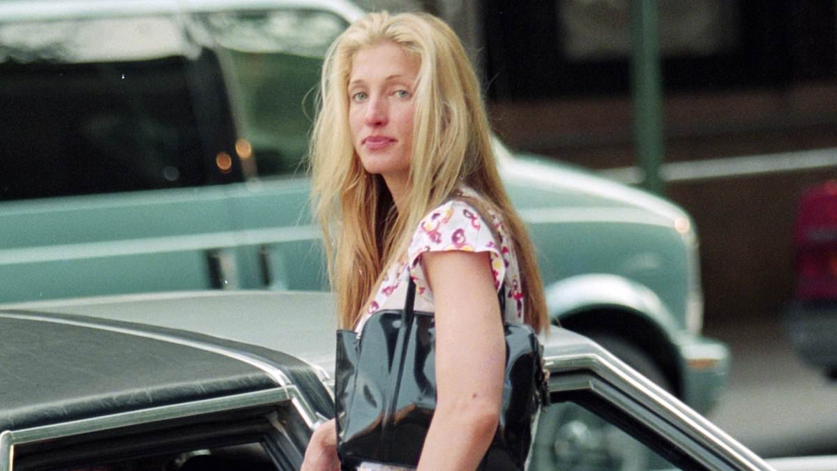 Summer of 1994: The Pivotal Shift in John F. Kennedy Jr. and Carolyn Bessette's Relationship