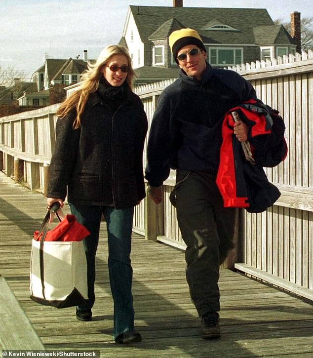 Summer of 1994: The Pivotal Shift in John F. Kennedy Jr. and Carolyn Bessette's Relationship