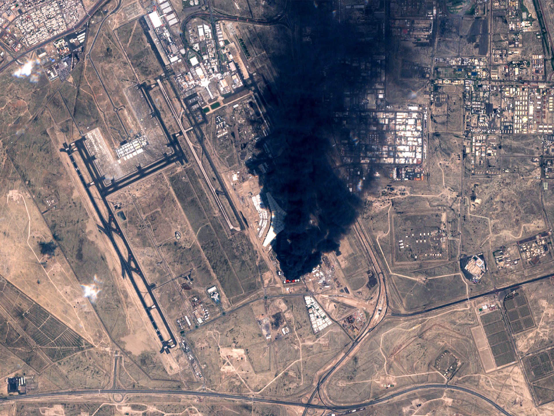 Gulf Leaders Hold Emergency Session Amid Explosions and Iran Tensions