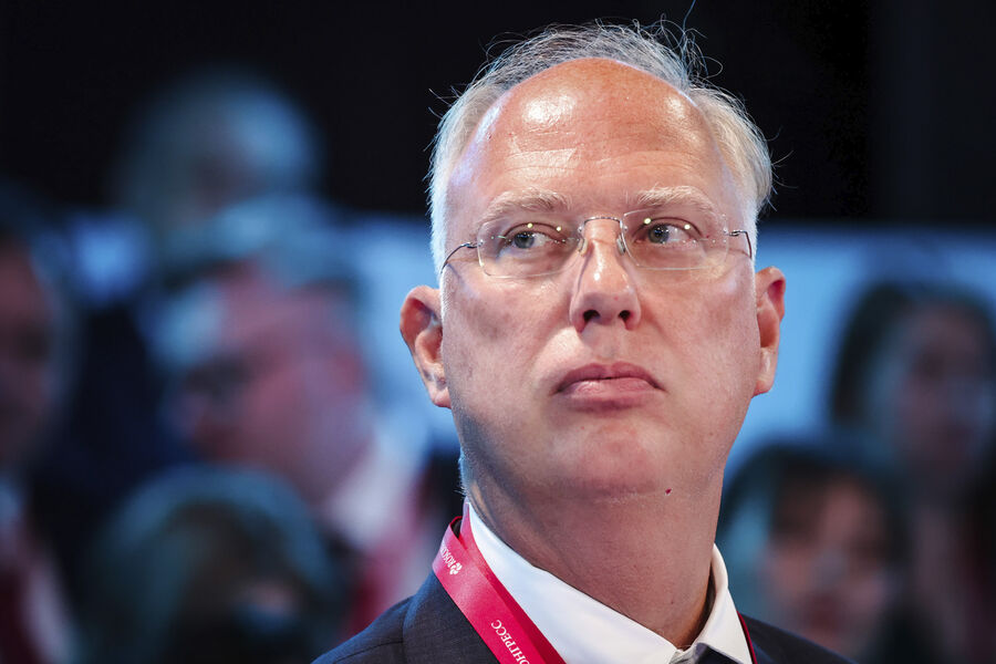 Russian Official Highlights Controversial Video of Ukrainian Recruiters Confronting American Citizen Amid Mobilization Scrutiny