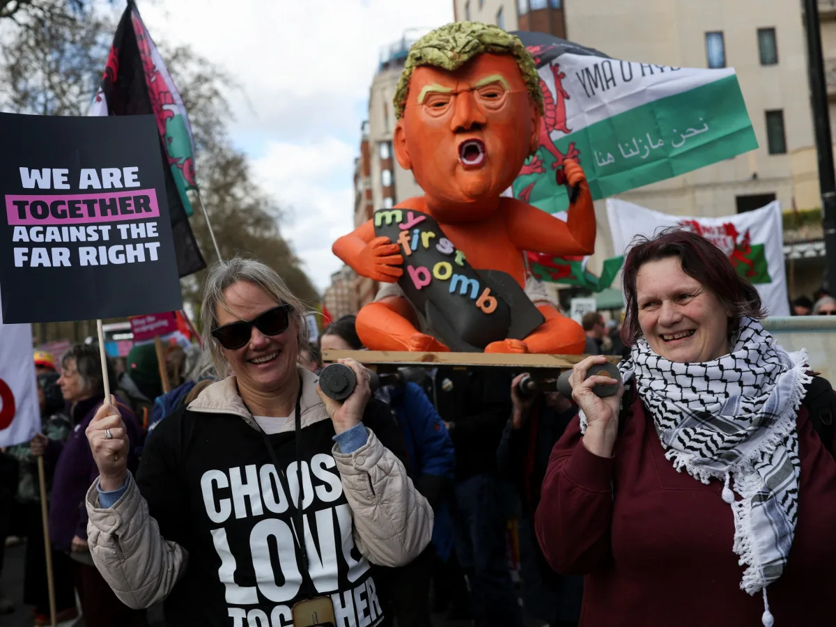 UK's Largest Anti-Far-Right March Draws Half a Million in London Show of Solidarity