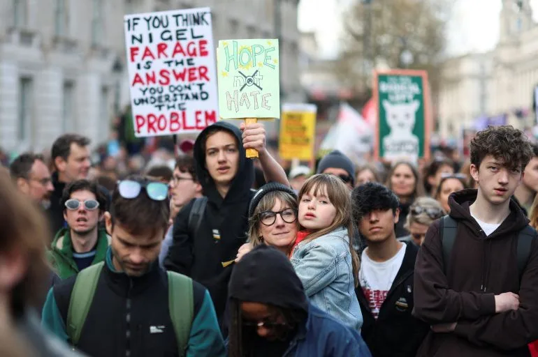 UK's Largest Anti-Far-Right March Draws Half a Million in London Show of Solidarity