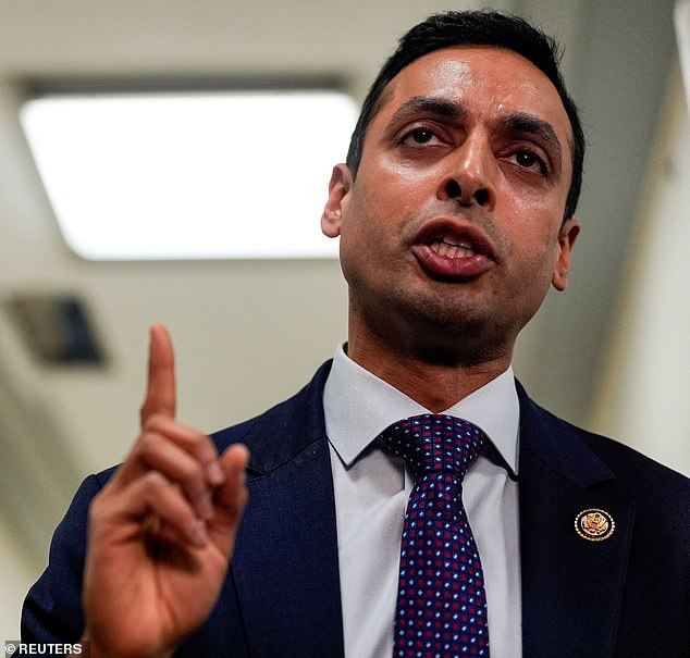 U.S. Congressman Pressures Sarah Ferguson to Testify Over Epstein Ties in Sex Trafficking Probe