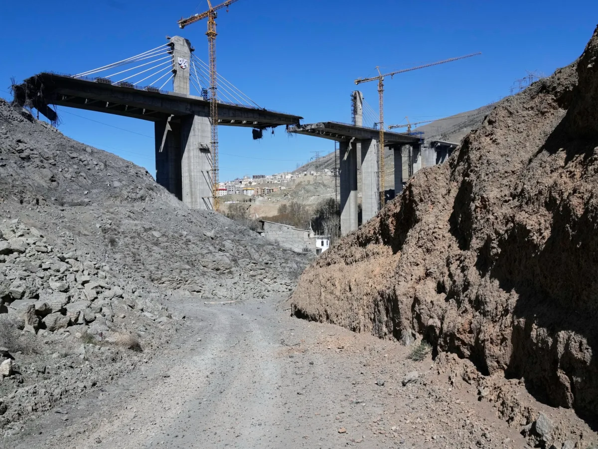 US-Israeli Strikes on Iran's B1 Bridge Intensify Regional Tensions