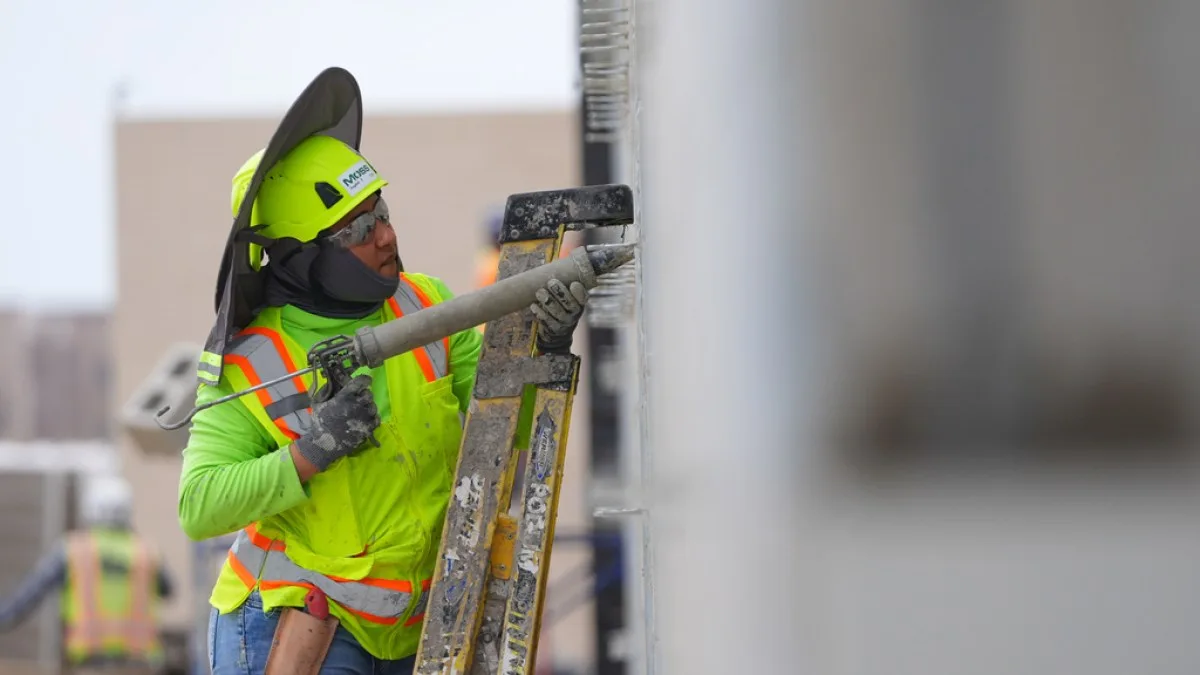 U.S. Unemployment Dips to 4.3% as Job Growth Surpasses Expectations Amid Economic Uncertainty