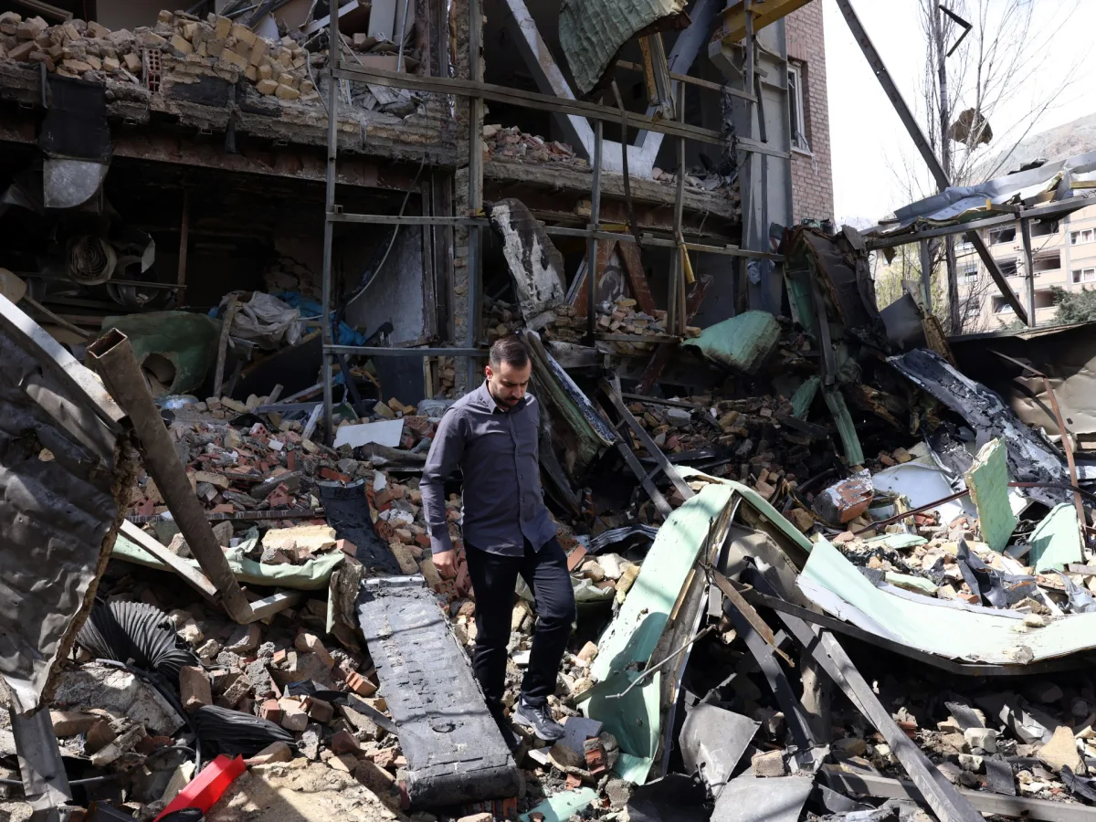 Persian Gulf on Brink of Escalation: Iran Claims U.S. Aircraft Shot Down as Trump Announces Rescue of Missing Officer