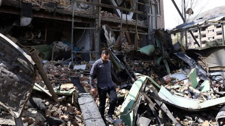 Persian Gulf on Brink of Escalation: Iran Claims U.S. Aircraft Shot Down as Trump Announces Rescue of Missing Officer