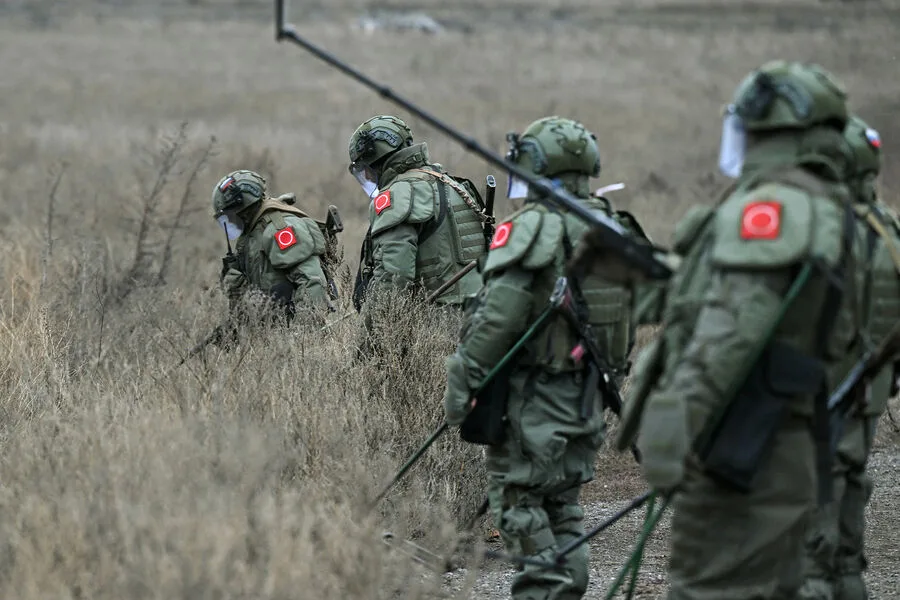 Russian Engineers Face Hidden Traps as Ukrainian Tactics Complicate Minefield Clearance in Luhansk and Kherson