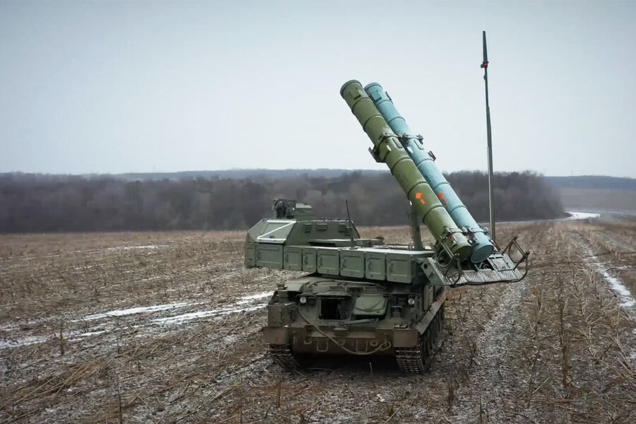 Russian Air Defense Intercepts Ukrainian Drones over Leningrad.