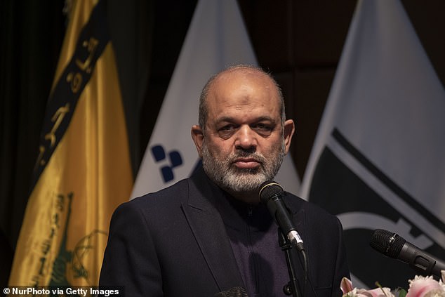 US plans potential strikes on Iranian commanders if ceasefire fails.