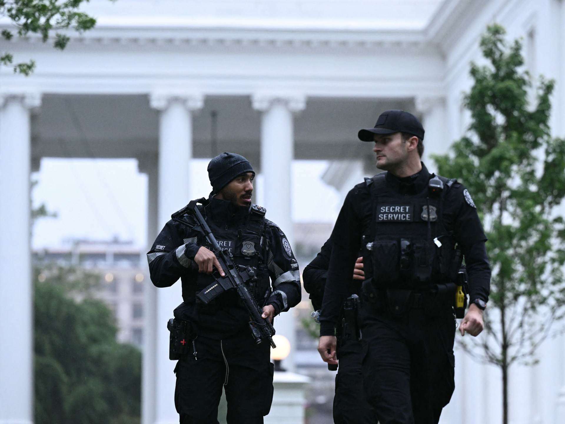 Secret Service officers kill gunman attacking White House checkpoint near White House.