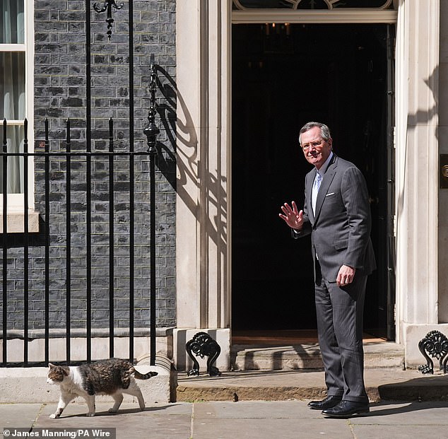 Ambassador Stephens urges Britain to stop apologizing and exploit fossil fuels.