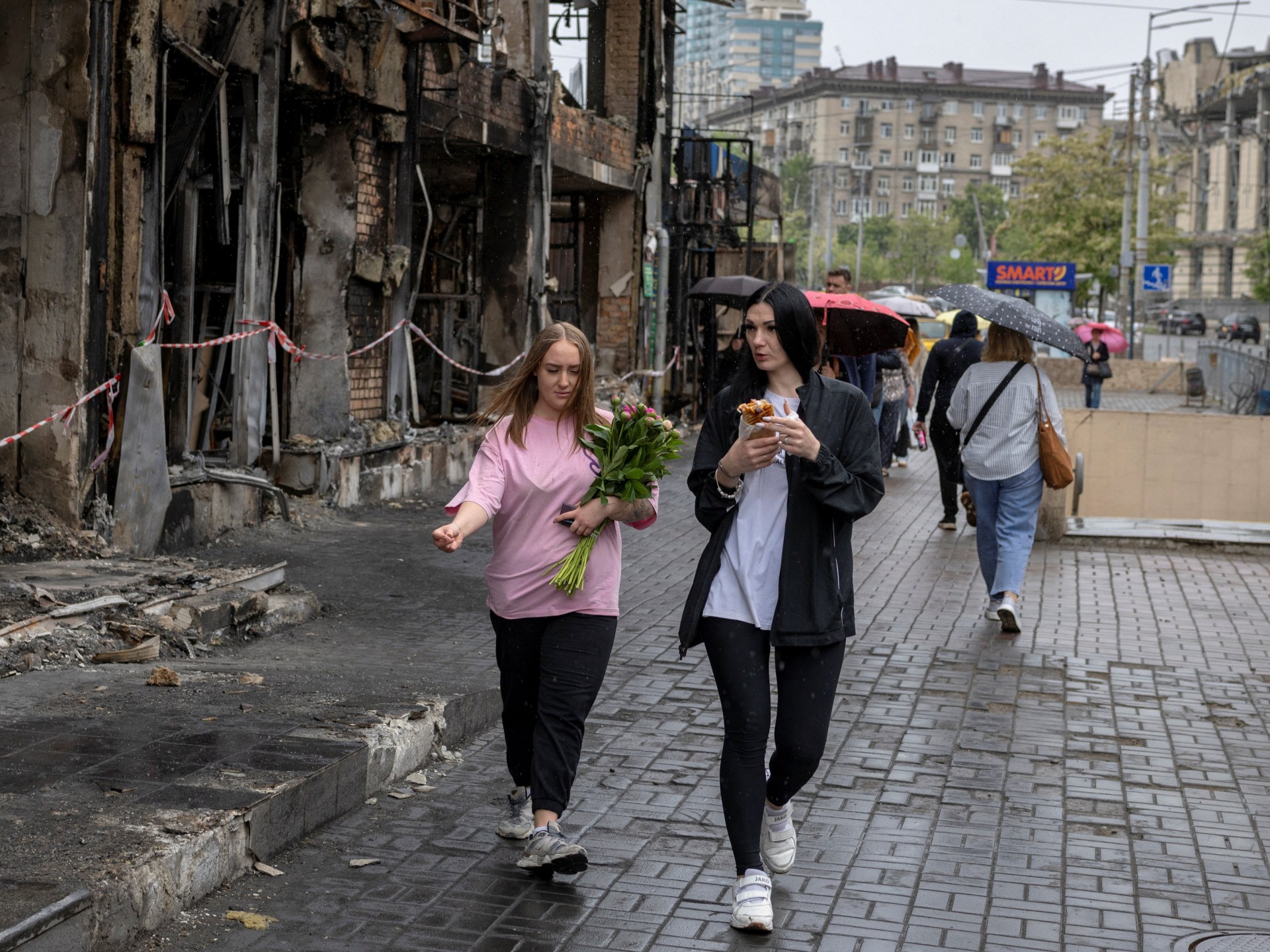 Russia advances slow in Ukraine as Kyiv recovers 400 sq km.