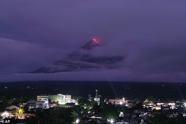 Space rock disintegrated harmlessly above Mount Mayon during eruption