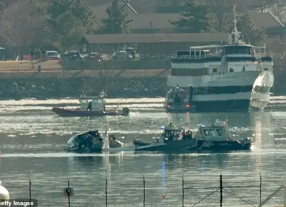 Dread hangs over Reagan National Airport after deadly plane crash