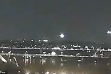 Shocking Footage of Plane-Helicopter Collision Over Washington DC