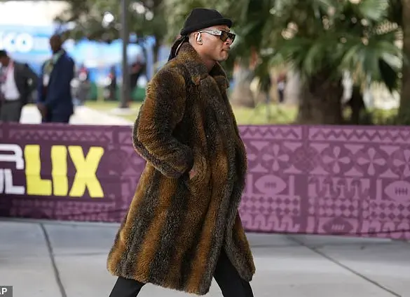 DeAndre Hopkins Honors Deceased Father at Super Bowl