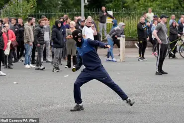 Dublin in Turmoil: Anti-Migrant Violence Erupts as Refugee influx Surges