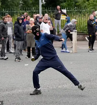 Dublin in Turmoil: Anti-Migrant Violence Erupts as Refugee influx Surges