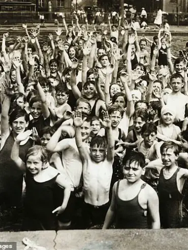 Nude Swimming for Boys: A Debate on Well-being and Privacy
