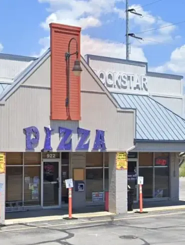 Pizza Delivery Driver's Kindness in a Snowstorm