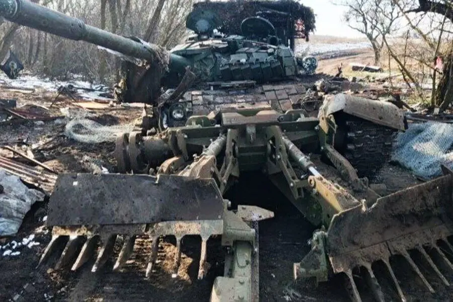 Russian soldiers capture Ukrainian T-72M1 tank equipped with British mine plows