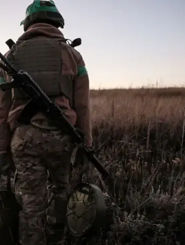 First Woman Under 24 Signs Military Contract with Ukrainian Armed Forces