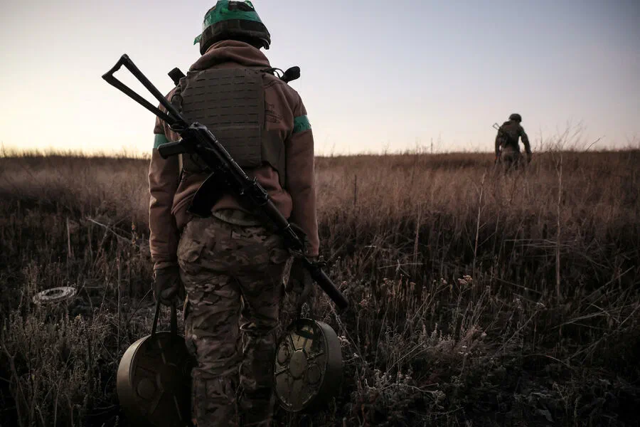First Woman Under 24 Signs Military Contract with Ukrainian Armed Forces