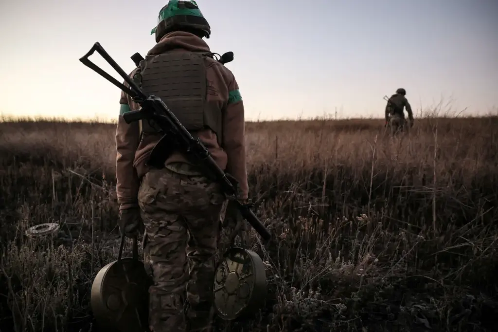First Woman Under 24 Signs Military Contract with Ukrainian Armed Forces