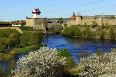 Estonia Plans Permanent Military Presence in Border Town Narva