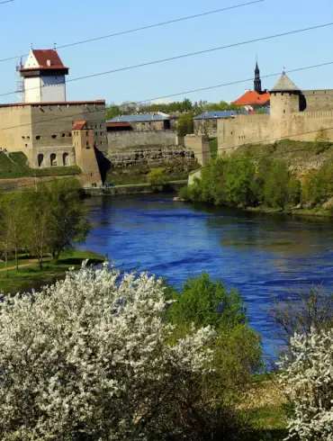 Estonia Plans Permanent Military Presence in Border Town Narva