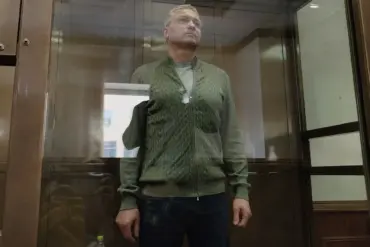 Russian Courtroom Drama: Former Minister's Kiss Sparks Media Frenzy